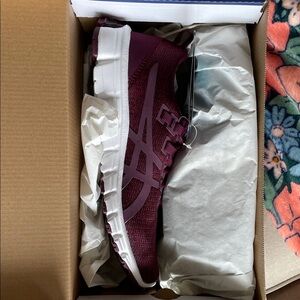 New in box ASICS Women's Gel Qusntum 90 Roselle /Roselle